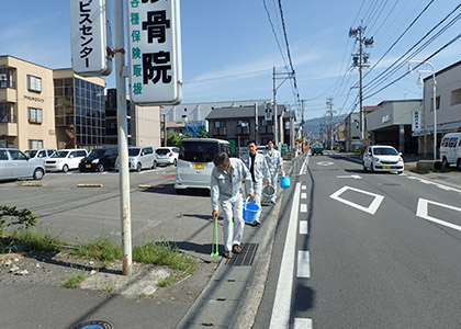 （車に気を付けながら・・・）