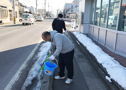 （ゴミが凍ってるから取れない）